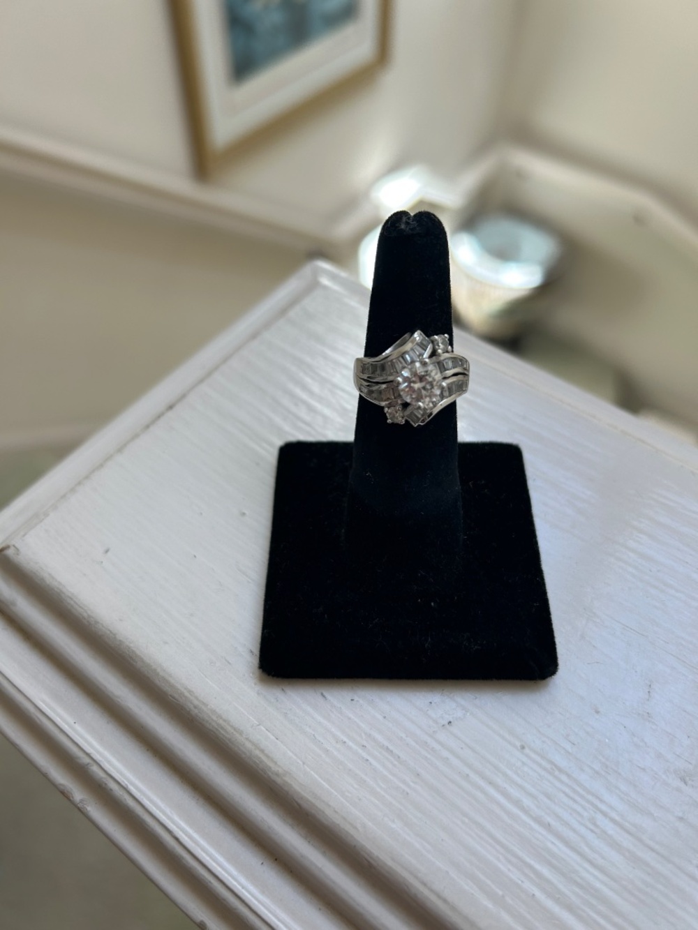 BEAUTIFUL SILVER DIAMOND RING - Picture 3 of 3